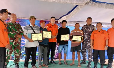 BASARNAS Cilacap Berikan Penghargaan kepada Tim Drone Fishing Pantai Selatan Purworejo
