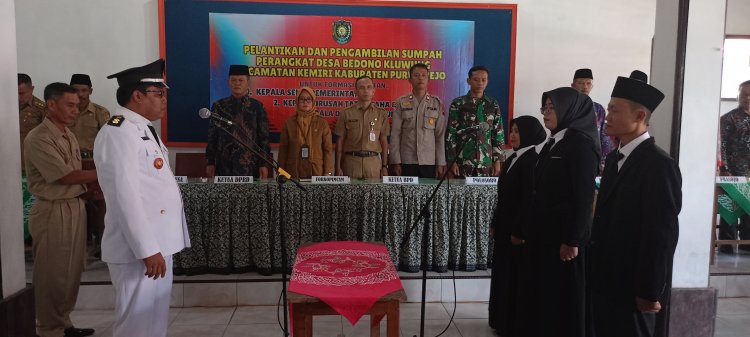 Pelantikan dan pengambilan sumpah/janji perangkat desa formasi Kepala Seksi Pemerintahan, Kepala Urusan Tata Usaha & Umun,
