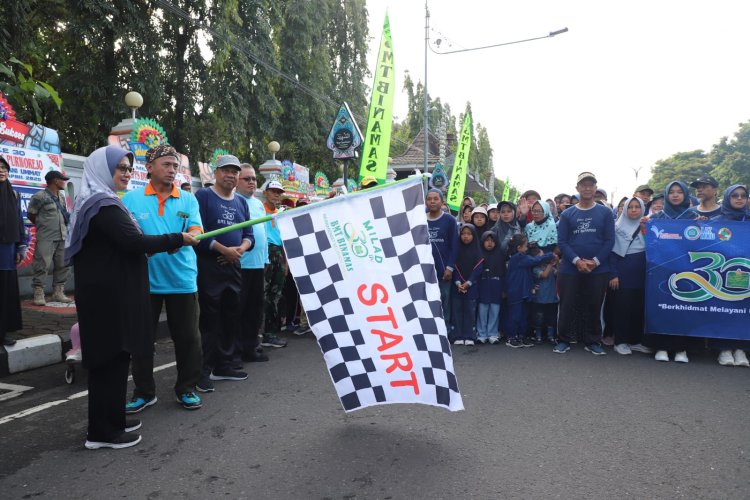 Setelah Memberangkatkan Jalan Sehat BMT Binamas, Bupati Melepas Purworejo Motortouring Volume III 