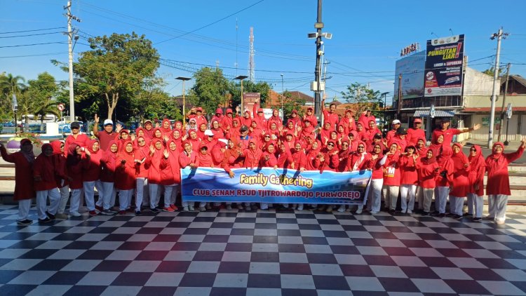 Peringati Hari Lansia Nasional, Club Senam RSUD dr. Tjitrowardojo Purworejo Adakan Senam Bersama di Alun- alun Kota