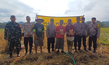 PEMDES TLOGOKOTES DAN POLSEK BAGEN TANAM JAGUNG UNTUK DUKUNG KETAHANAN PANGAN NASIONAL