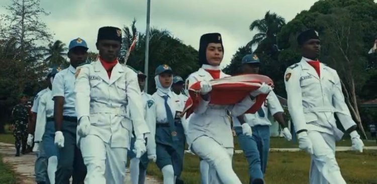 Dengan Latihan Keras, Putra Putri Binaan Satgas Yonif 763 Berhasil Kibarkan Bendera Merah Putih