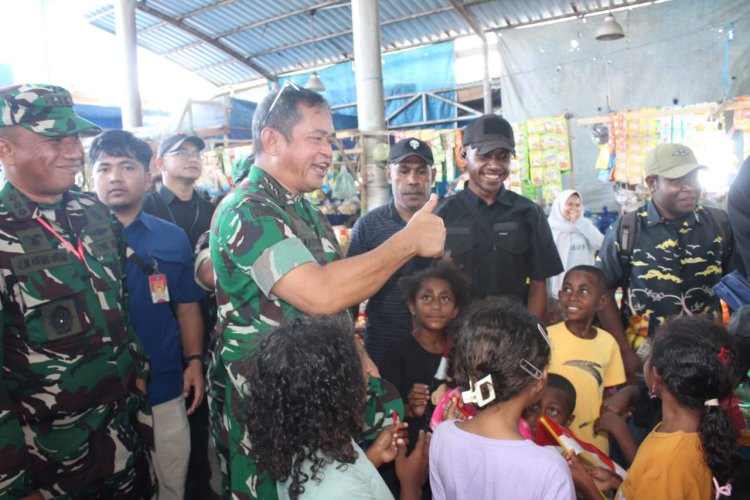 Kasad Dampingi Wapres Pastikan Program Pemerintah Menyentuh Masyarakat Papua*
